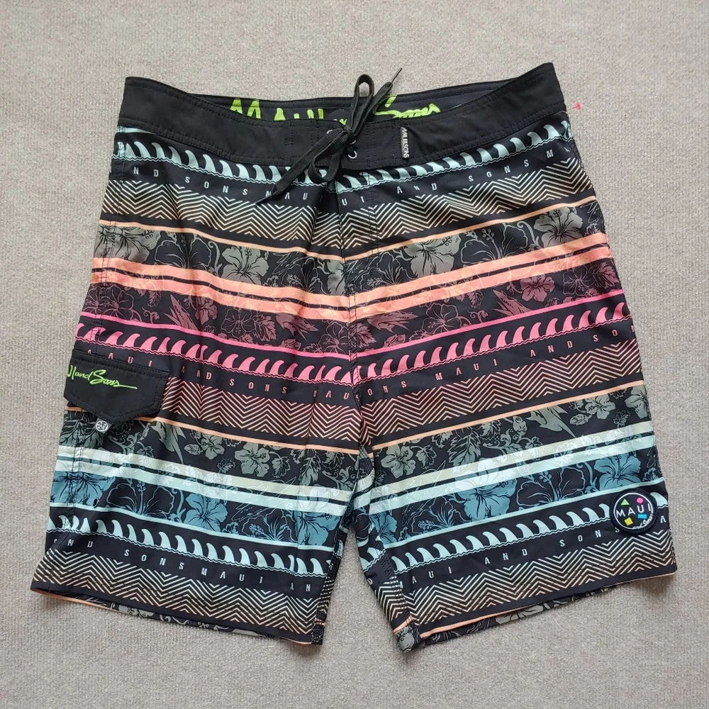 Maui and Sons Board Shorts Mens Sz 38 Black Sharks 4 Way Stretch